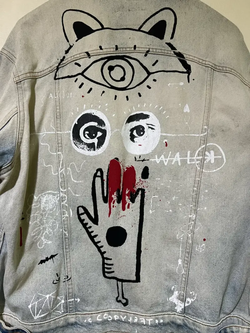 Chaqueta de mezclilla con diseño gráfico - 5