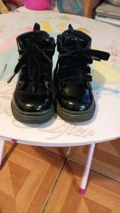 Botines negros de charol para niñas - miniatura 1