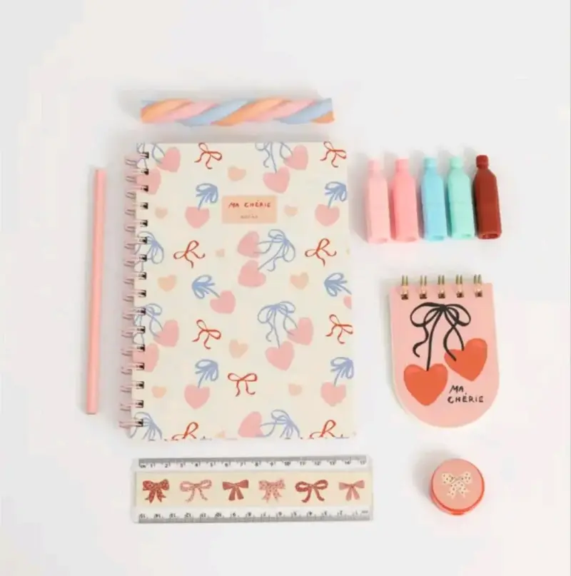 Set de papelería con cuaderno y accesorios - 1