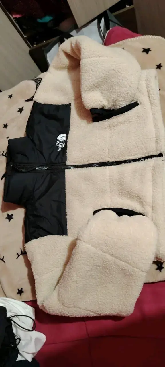 Chaqueta teddy The North Face beige y negra - 1