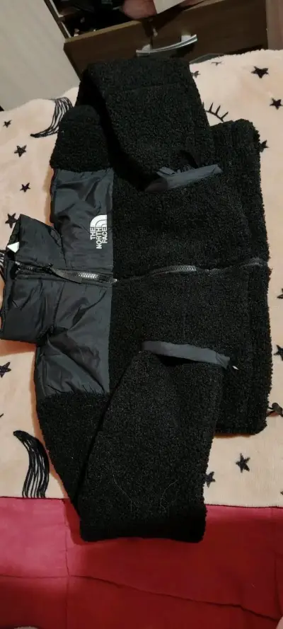 Chaqueta teddy The North Face beige y negra - miniatura 3