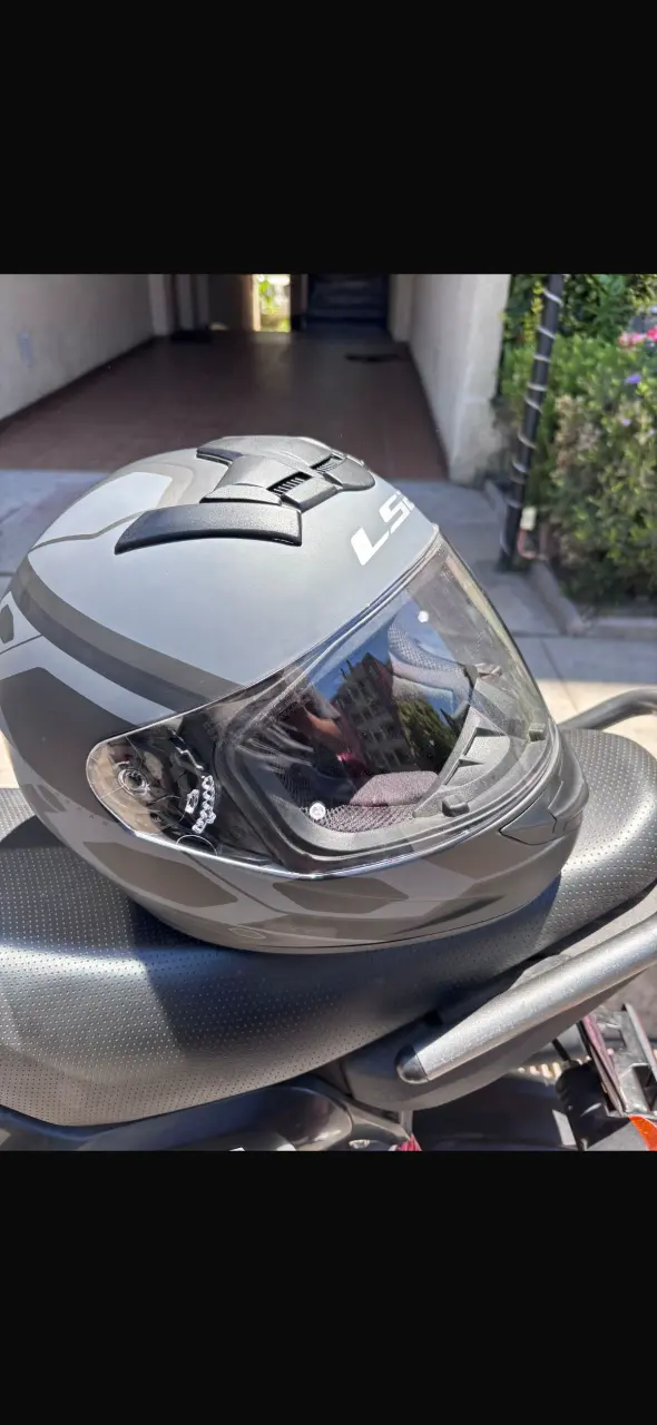 Casco de moto LS2 integral gris - 1