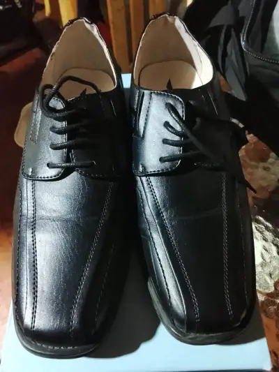 Zapatos de vestir negros para hombre número 36 - miniatura 1