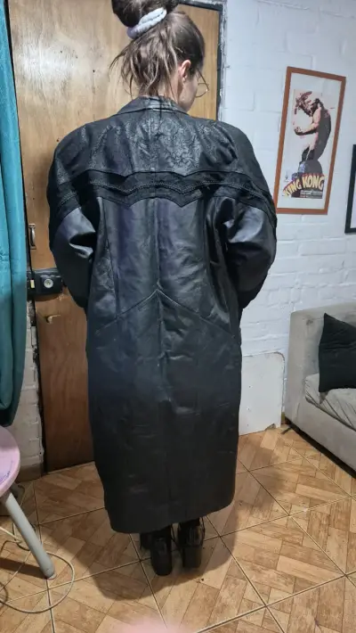 Abrigo largo de cuero negro para mujer vintage - miniatura 2