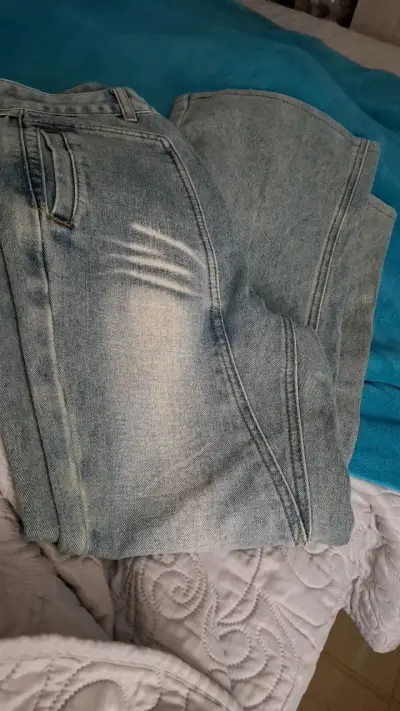 Jeans de mezclilla azul claro para mujer - miniatura 5