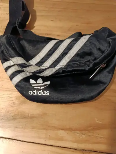 Riñonera Adidas negra con logo clásico - miniatura 1