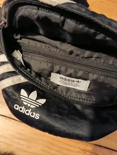 Riñonera Adidas negra con logo clásico - miniatura 2