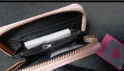 Estuche organizador de joyas portátil beige - miniatura 6