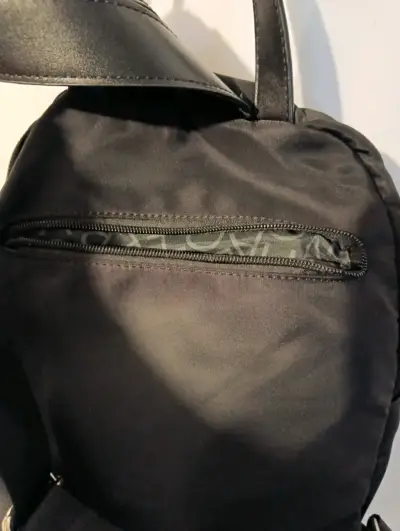Mochila negra Amphora con detalles rosados - miniatura 3