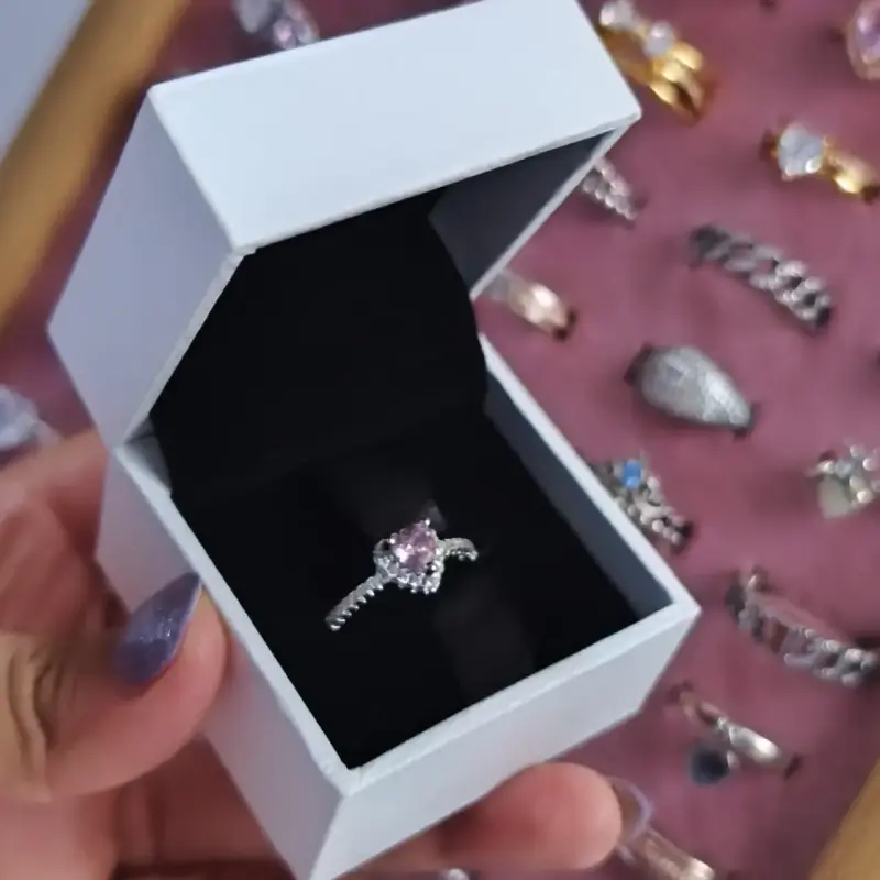 Anillo de compromiso con piedra rosa en caja elegante - 3