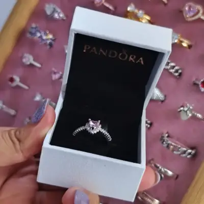 Anillo de compromiso con piedra rosa en caja elegante - miniatura 5
