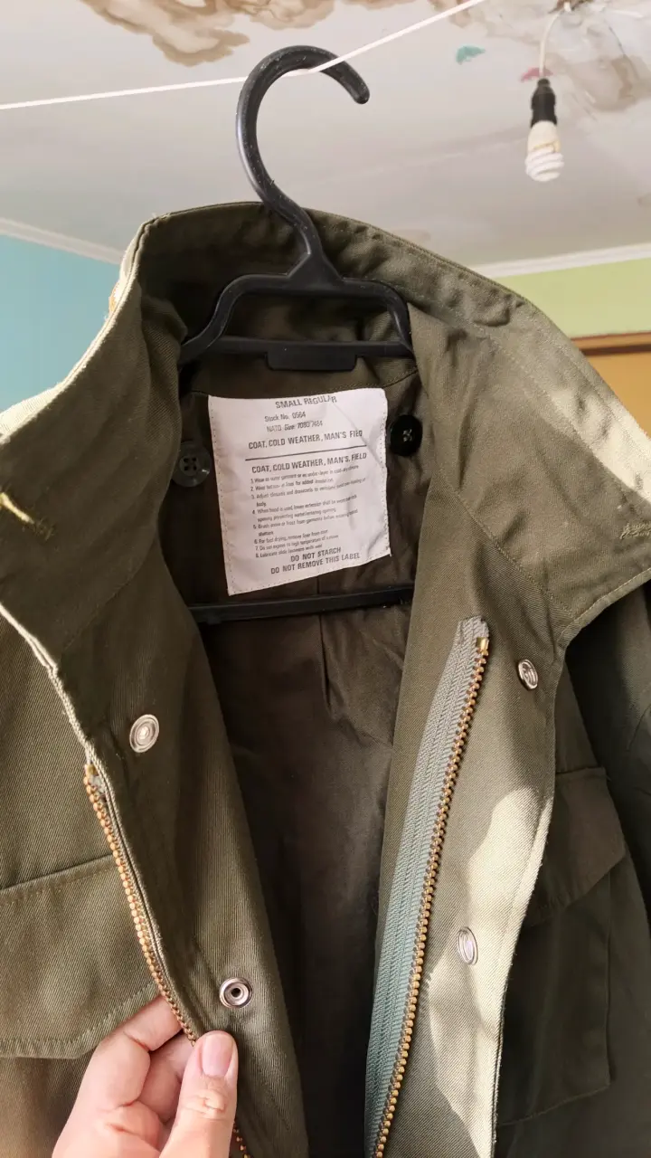 Chaqueta militar verde oliva con bolsillos - 4