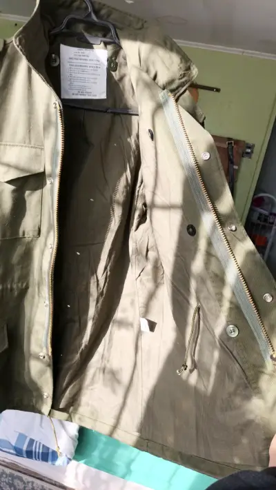 Chaqueta militar verde oliva con bolsillos - miniatura 5