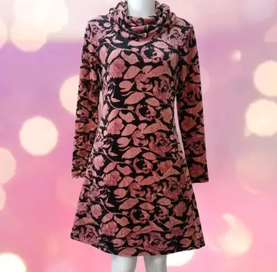 Vestido de invierno floral con cuello alto - miniatura 1