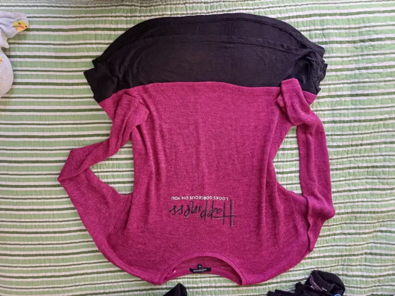 Polera manga larga Happiness color burdeos