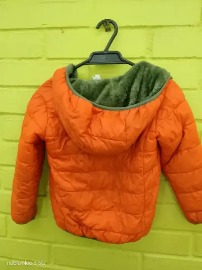 Chaqueta acolchada infantil naranja con forro polar - miniatura 2