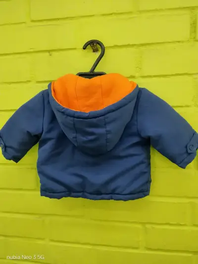 Chaqueta infantil azul con capucha y diseño de mono - miniatura 2
