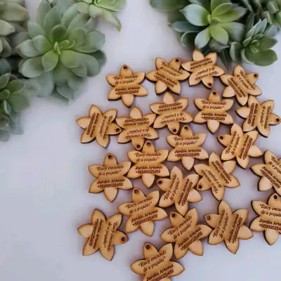 Etiquetas de madera personalizadas para regalos - miniatura 1