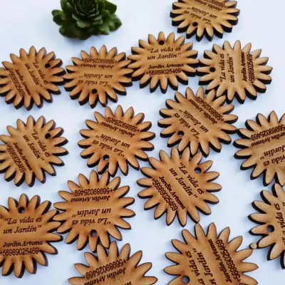 Etiquetas de madera personalizadas para regalos - miniatura 2