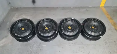 Set de 4 llantas de acero negras 15" para auto - miniatura 1