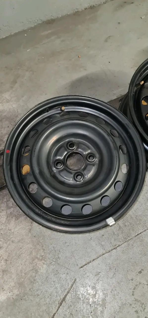 Set de 4 llantas de acero negras 15" para auto - 2