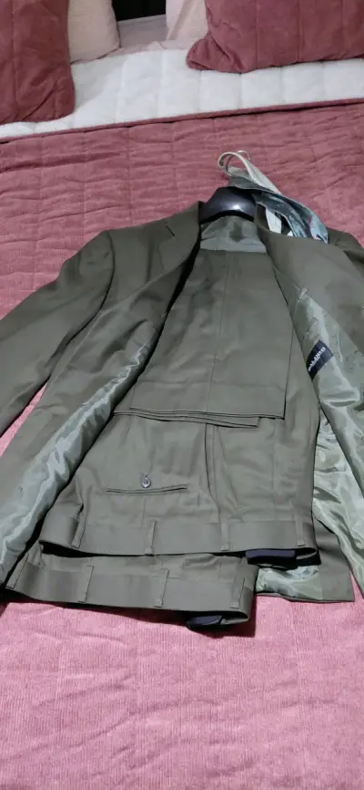 Traje formal verde oliva para hombre - miniatura 1