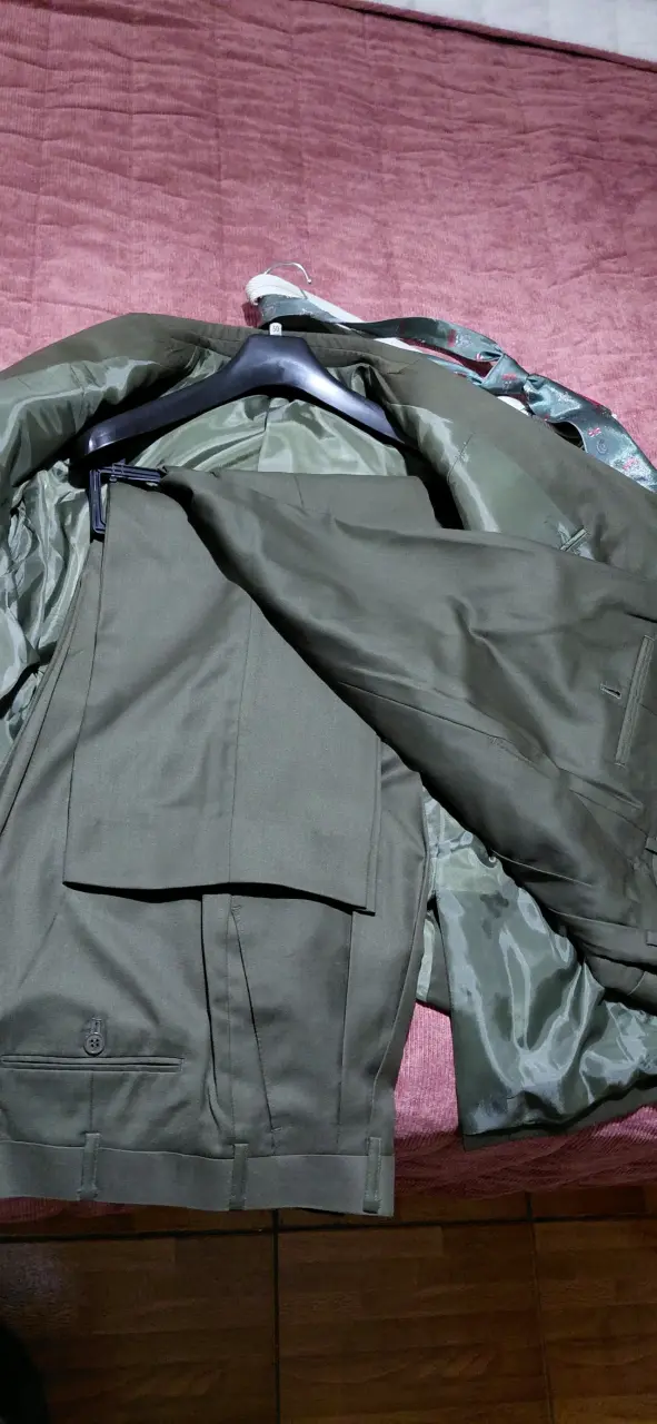 Traje formal verde oliva para hombre - 3
