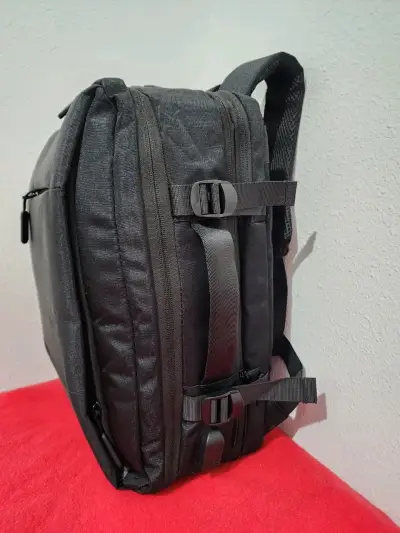 Mochila negra multiusos con compartimentos - miniatura 6
