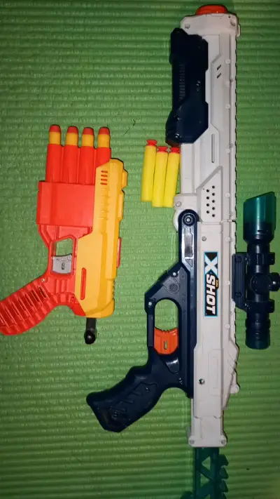 Set de pistolas de juguete X-Shot con dardos - miniatura 1