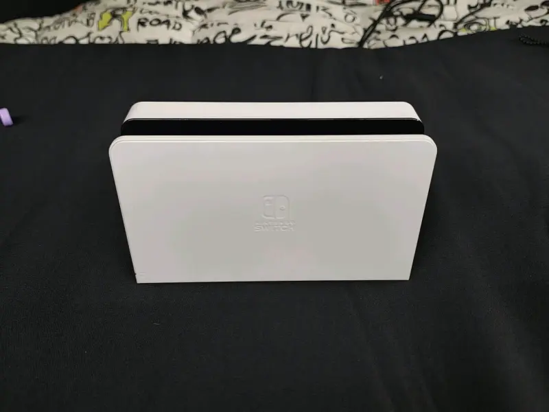 Consola Nintendo Switch con accesorios y estuche - 9