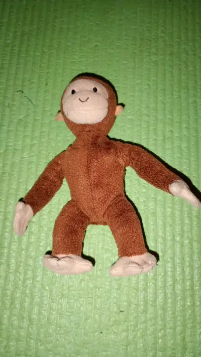 Peluche de mono marrón suave y tierno - miniatura 1