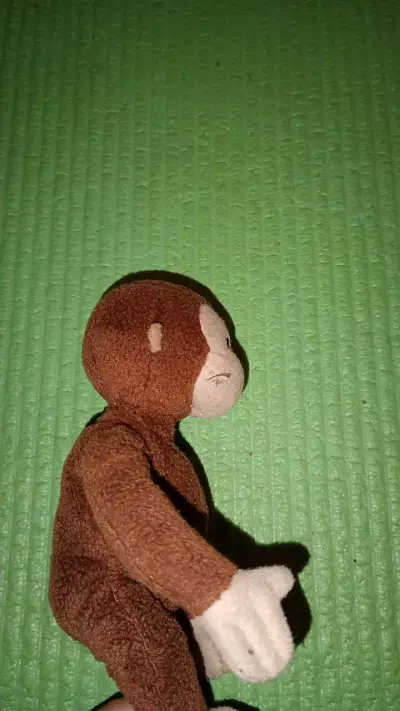 Peluche de mono marrón suave y tierno - miniatura 3