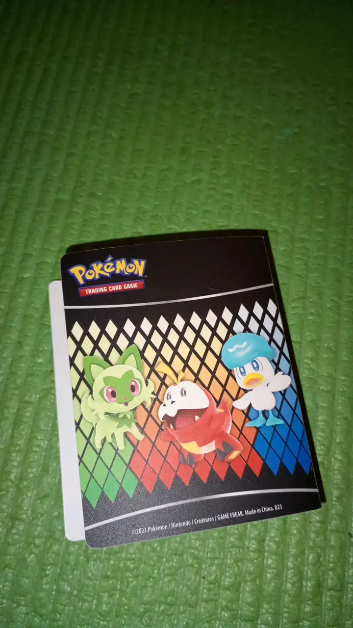 Álbum de cartas Pokémon con diseño especial - 2