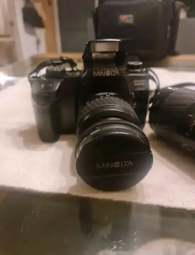 Cámara réflex Minolta Dynax 600si con lente - miniatura 1