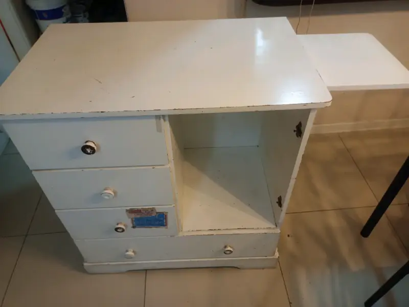 Cómoda de madera blanca con cajones - 3