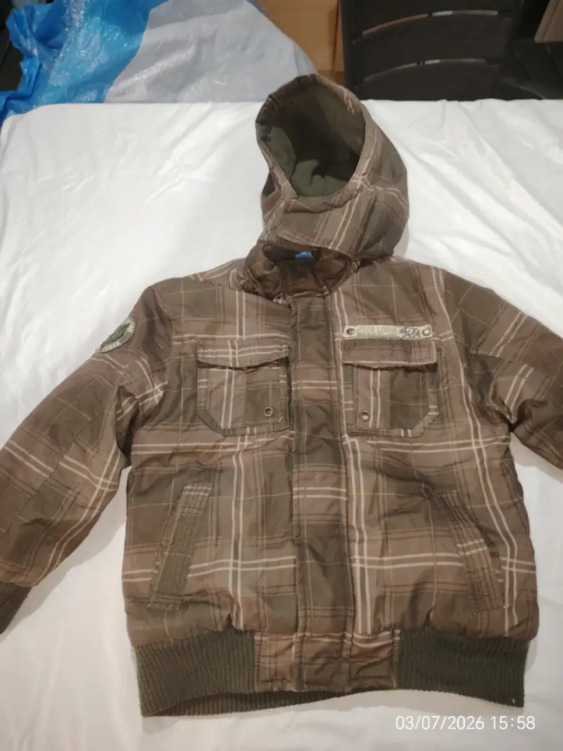 Parka beige con capucha y forro de invierno - 5