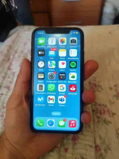 iPhone 11 en buen estado - miniatura 1