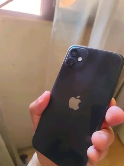 iPhone 11 en buen estado - miniatura 4