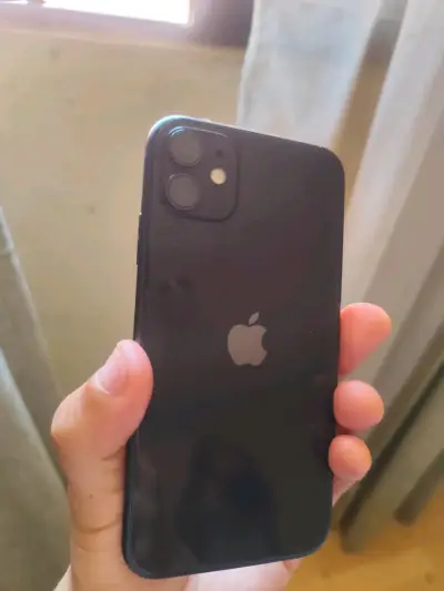 iPhone 11 en buen estado - miniatura 5