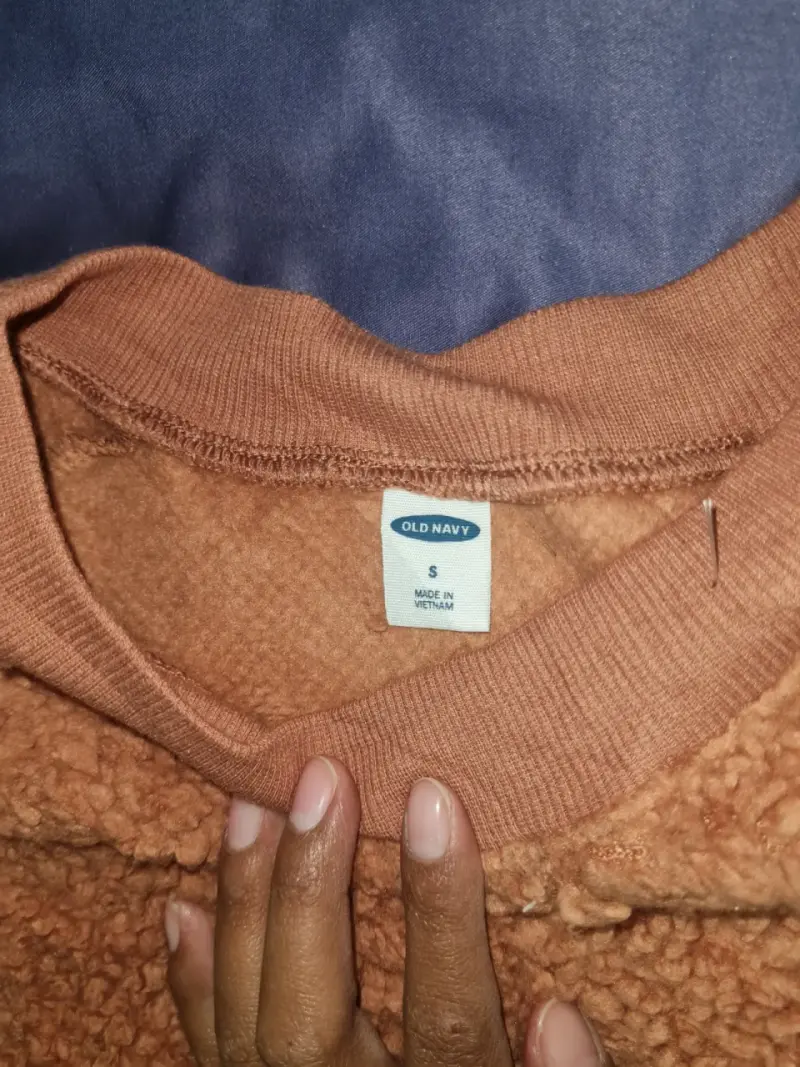 Polerón de felpa color camel para mujer - 2
