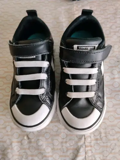 Zapatillas negras para niños Converse con velcro - miniatura 1