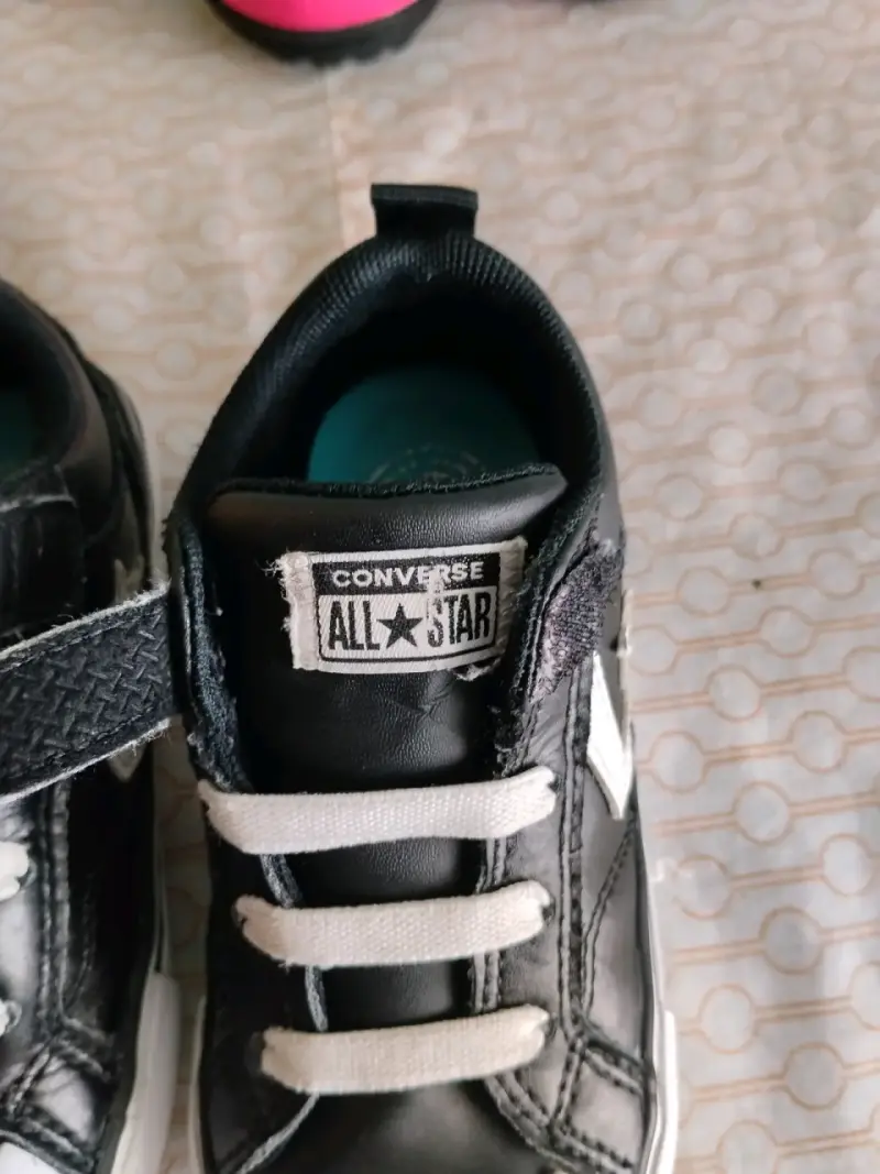 Zapatillas negras para niños Converse con velcro - 2
