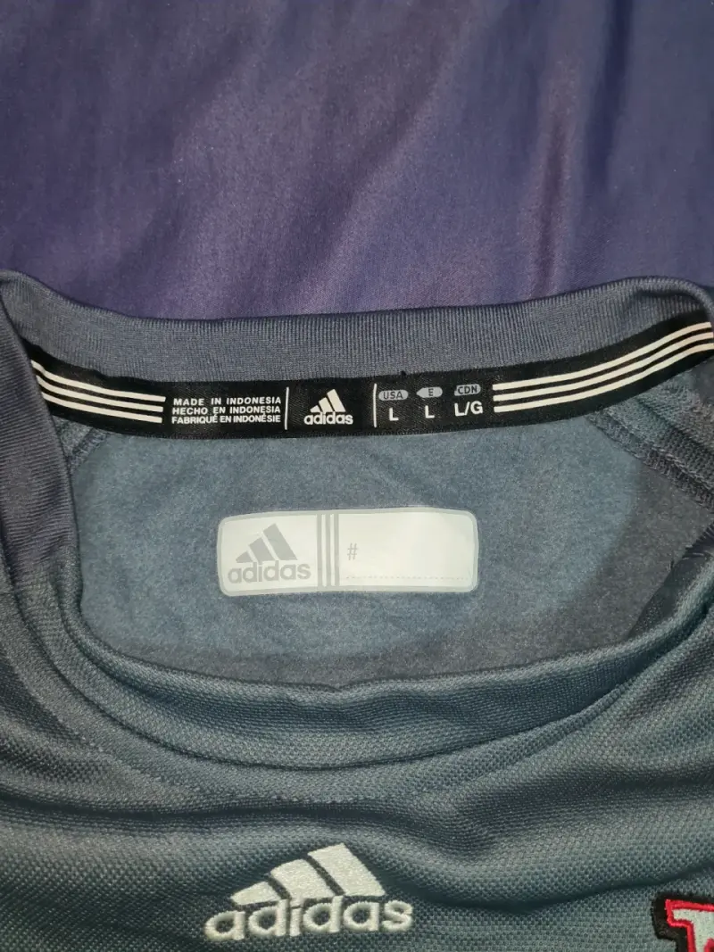 Polerón Adidas gris con logo bordado - 2