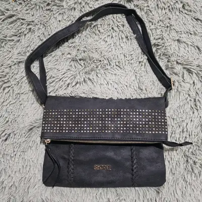 Cartera negra con tachas Secret - miniatura 1