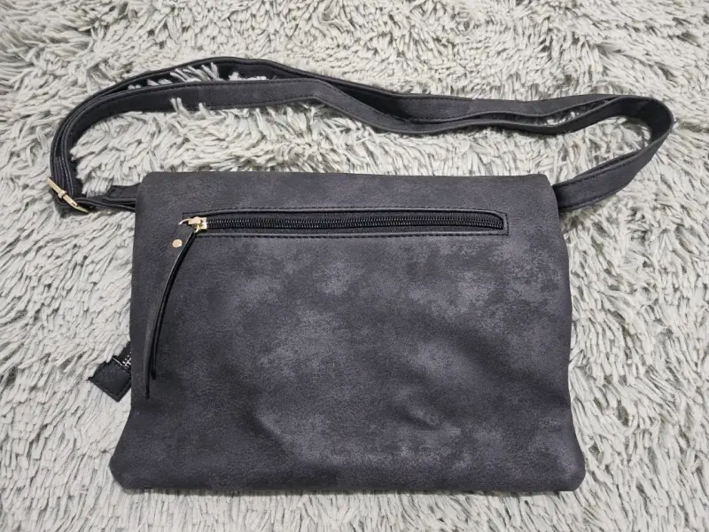 Cartera negra con tachas Secret - 3