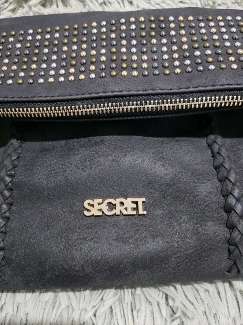 Cartera negra con tachas Secret - 5