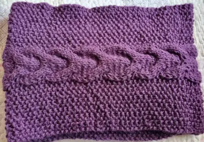 Cuello tejido a mano color morado - miniatura 1