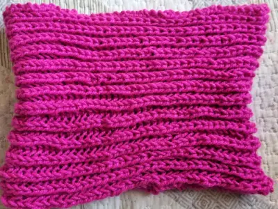 Cuello tejido a mano color morado - miniatura 6