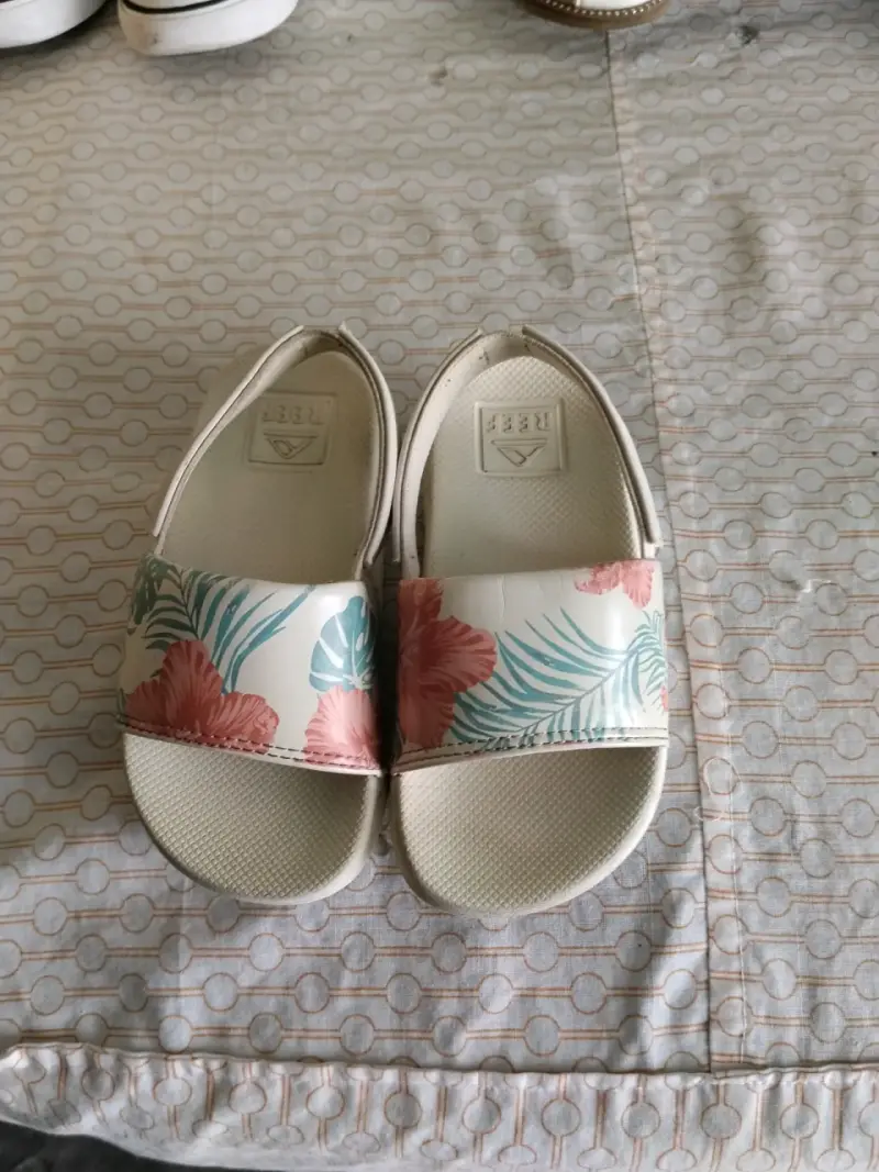 Sandalias Reef con diseño floral tropical - 2
