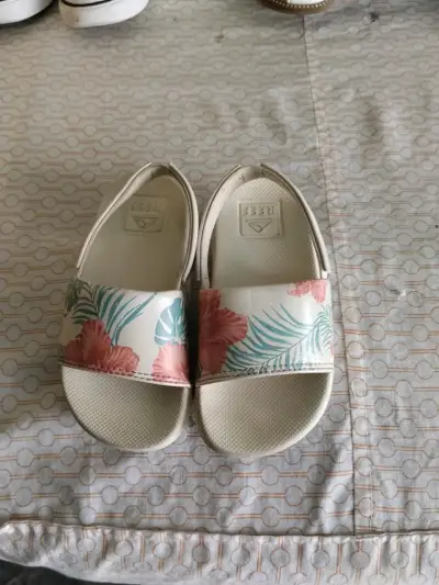 Sandalias Reef con diseño floral tropical - miniatura 2